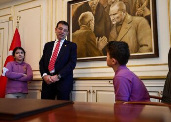 Koltuğunu Arif Kabasakal’a devreden  İmamoğlu: Her şeyi bir insan bilemez