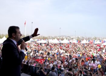 Yenikapı’daki 23 Nisan coşkusuna ortak oldu