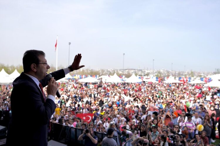 Yenikapı’daki 23 Nisan coşkusuna ortak oldu