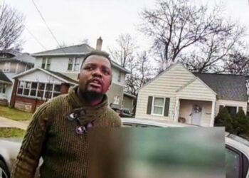 ABD polisi siyah genci başından vurarak öldürdü!