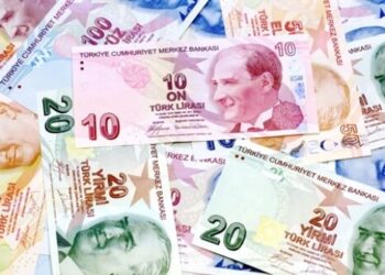 Finans uzmanı Özsoy açık açık uyardı: Böyle giderse TL’yi zor günler bekliyor
