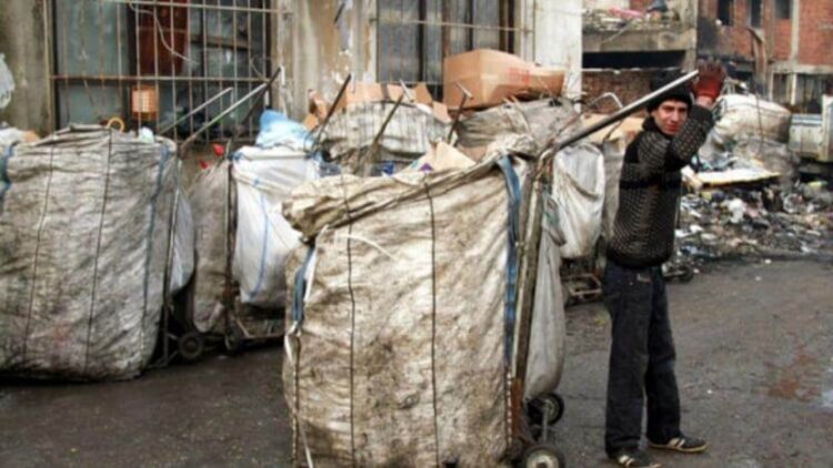 Kağıt toplayıcılara yasal statü getirilecek