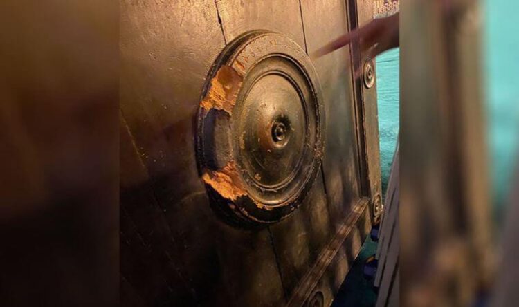 Ayasofya’nın tarihi kapısı tahrip edildi