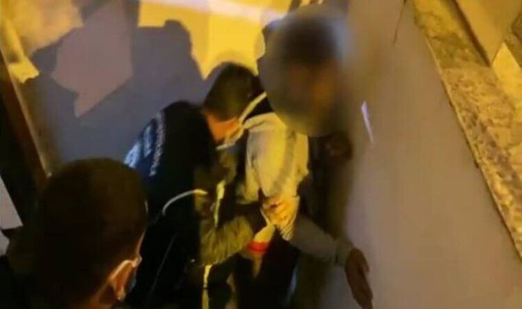 Kadınların gizli gizli videosunu çekip paylaşanlar yakalandı