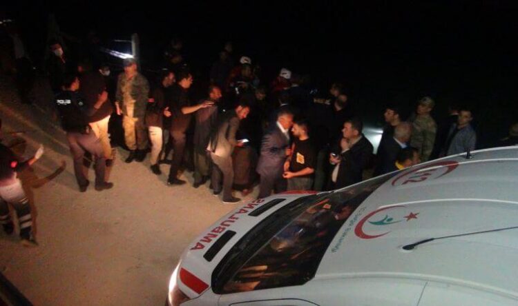 Hafif ticari araç sulama kanalına uçtu: 3 ölü, 2 kayıp