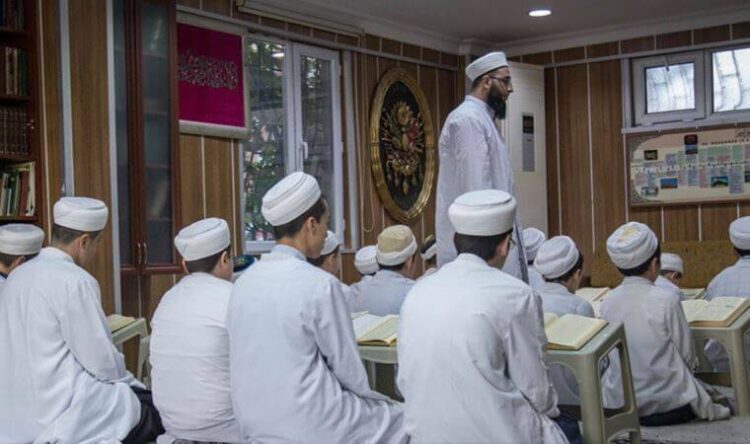 Modern eğitim sistemine karşı İstanbul’un göbeğinde medrese açtılar