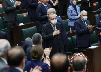 Çöküş başladı: ‘Erdoğan hükümetine karşı AKP’de tepki büyüyor’