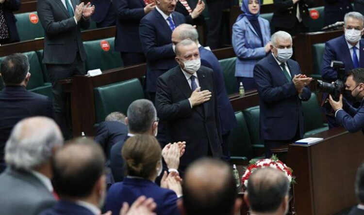 Çöküş başladı: ‘Erdoğan hükümetine karşı AKP’de tepki büyüyor’