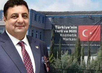 Uyuşturucudan tutuklanmıştı: Akat’ın fabrikasına ‘yerli, milli’ afişi asıldı