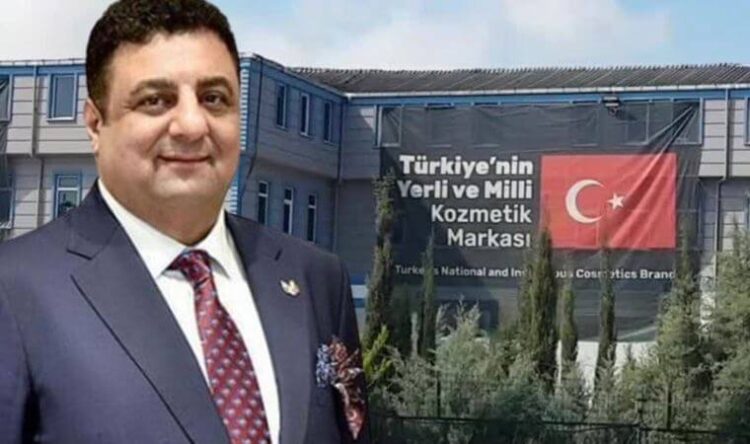 Uyuşturucudan tutuklanmıştı: Akat’ın fabrikasına ‘yerli, milli’ afişi asıldı