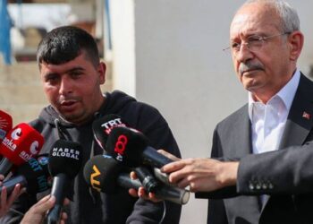 Kılıçdaroğlu’ndan elektriği kesilen aileye ziyaret