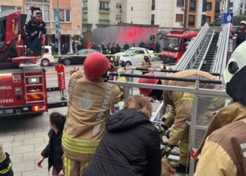 Kadıköy’de istinat duvarı çöktü