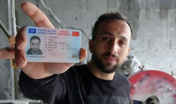 17 yıl önce kaybettiği kimlik başına dert açtı