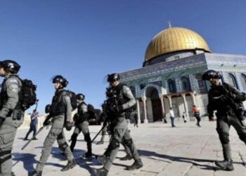 İsrail güçleri Mescid-i Aksa’da Filistinlilere saldırdı: Çok sayıda yaralı var