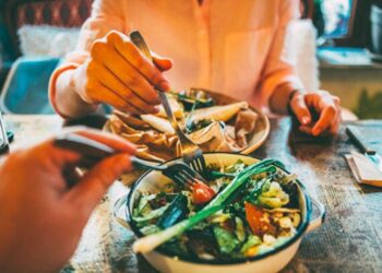 Uzman açıkladı: Hızlı yemek yiyenlerde obezite riski daha fazla