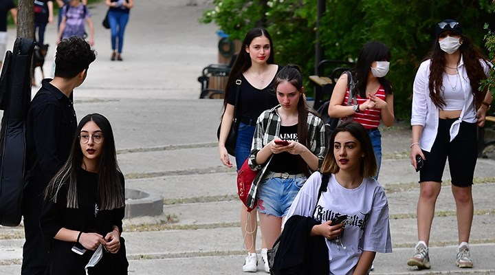 Z kuşağı iktidara mesafeli… Gençler somut çözüm istiyor