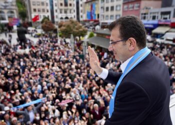 İmamoğlu: Milletin sözüyle İstanbul’u yönettiğimiz için çıldırıyorlar