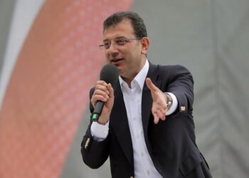 İmamoğlu: Milletin sözüyle İstanbul’u yönettiğimiz için çıldırıyorlar