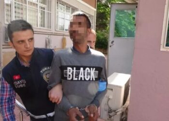 Eşine ve öz kardeşine kurşun yağdırdı
