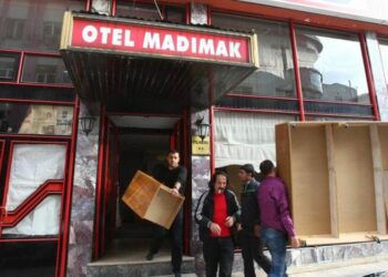 Madımak anıtından iki saldırganın adı kaldırıldı