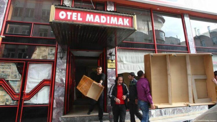 Madımak anıtından iki saldırganın adı kaldırıldı