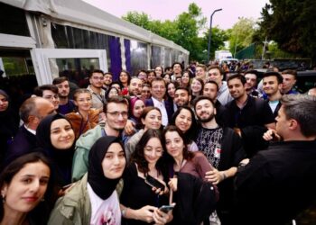 İmamoğlu İPA’da gençlerle buluştu