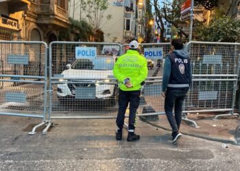 Taksim Meydanı’na çıkan yollar kapatıldı