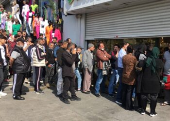 Bayram öncesi metrelerce uzayan ‘ucuz baklava’ kuyruğu