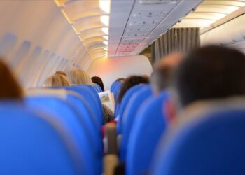 Türbülansa giren uçakta 17 kişi yaralandı