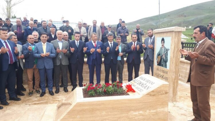 Halk Ozanı Ali Doğan mezarı başında anıldı