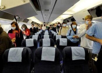 AB’de uçuşlarda maske zorunluluğu sona eriyor