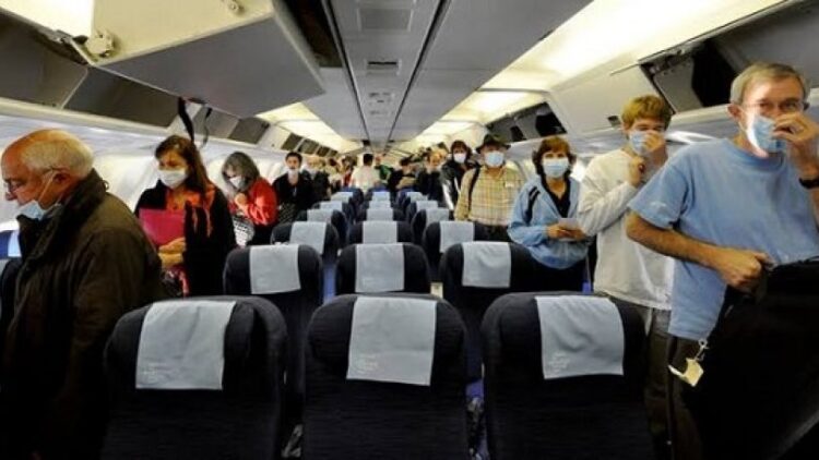 AB’de uçuşlarda maske zorunluluğu sona eriyor