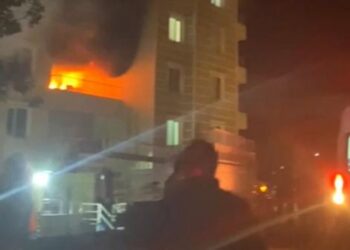 Kız öğrenci yurdunda yangın: 300 öğrenci tahliye edildi
