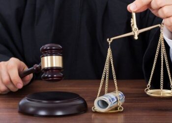 İşten çıkarma yasağı varken kovulan avukat, ‘kötü niyet tazminatı’ kazandı