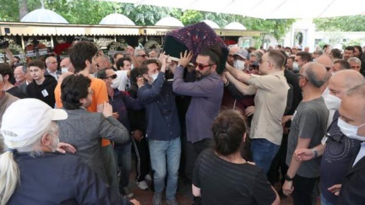 NTV spikeri Özlem Sarıkaya son yolculuğuna uğurlandı