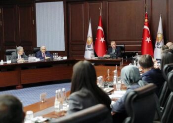 AKP MYK’da gergin anlar: Erdoğan, Cahit Özkan’ı fırçaladı