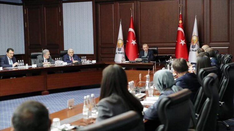 AKP MYK’da gergin anlar: Erdoğan, Cahit Özkan’ı fırçaladı