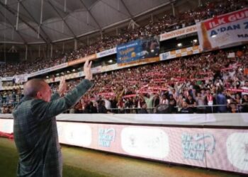 Öğrencileri ‘Festival’ deyip AKP programına götürmüşler!