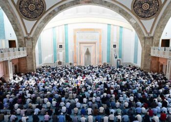 Camide toplanan 2 milyon lirayı zimmetine geçirdi