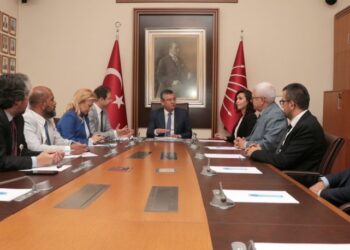 Özel’den basın kanunu tepkisi: ‘Çok sert bir refleks göstereceğiz’