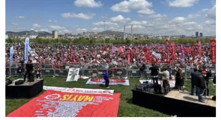 On binler alanlarda buluştu.. Yaşasın 1 Mayıs