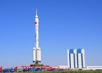 Çin, mürettebatlı uzay aracı Shenzhou-14’ü fırlatmaya hazırlanıyor