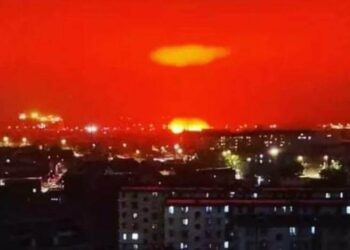 Çin’de gökyüzü kızıla boyandı, halk panik oldu