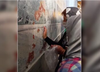 Bu kez de Ayasofya’nın duvarlarını kazıdılar