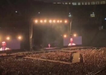 Mor ve Ötesi konserinde Gezi tutukluları unutulmadı