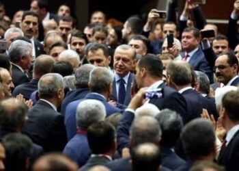 Son anketler çıktı, AKP kolları sıvadı: Erdoğan kurmaylarını topluyor!