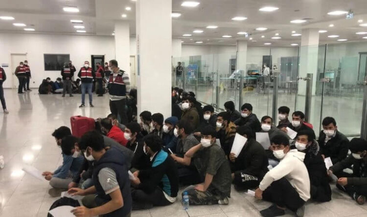 Sınır dışı edilen 192 Afgan uçakla ülkelerine gönderildi