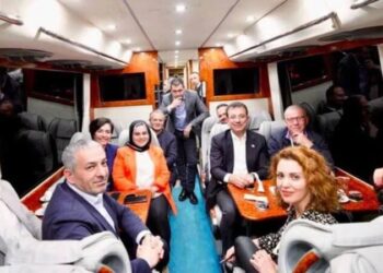 CHP’de ‘Otobüs’ eleştirisi istifa getirdi