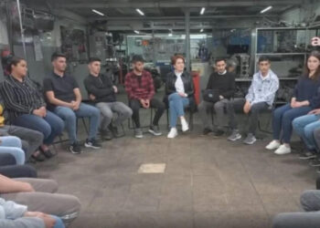 Gençler, Meral Akşener’e dert yandı: ‘Hayal kurmak hayal oldu’