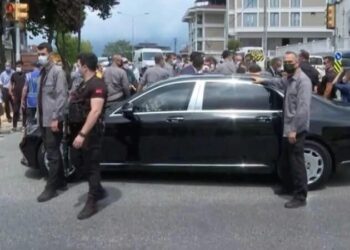 Erdoğan’ın evinin önünde silahlar patladı: ‘Mesihim’ diyen kişi vuruldu